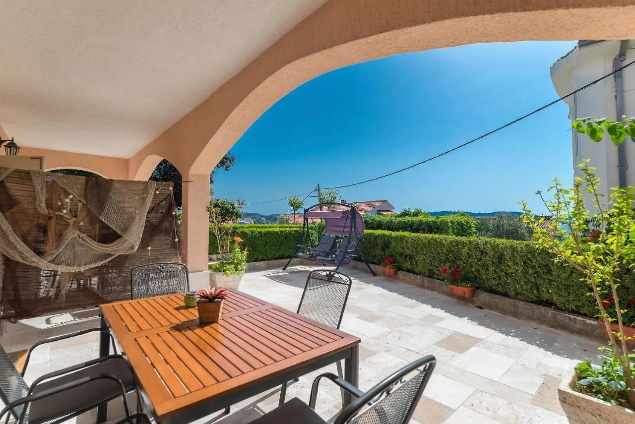 Apartments Ivanka Trogir 0*, Okrug Gornji